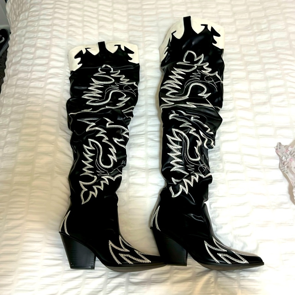 Cape Robbin style Kelsey in black